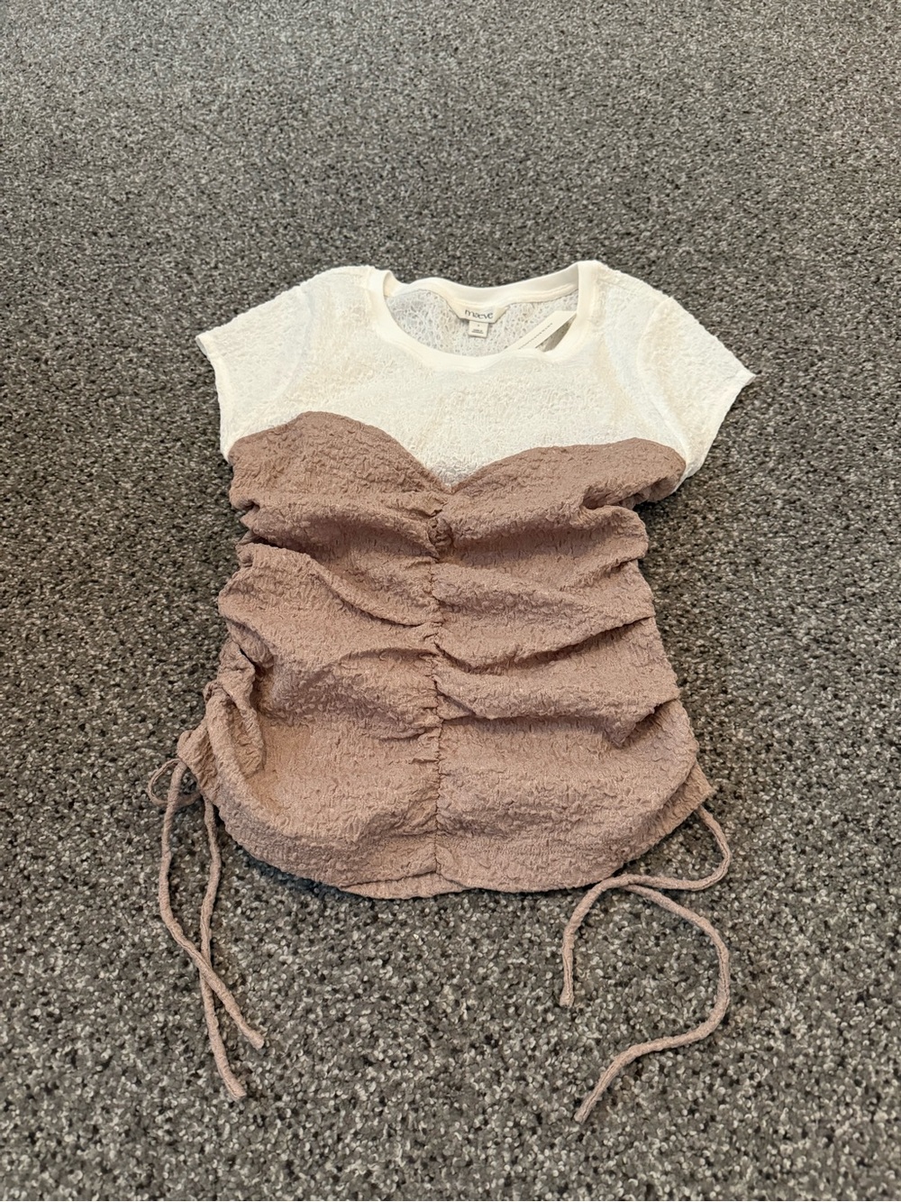 Maeve White & Taupe Ruched Short Sleeve Crop Top
